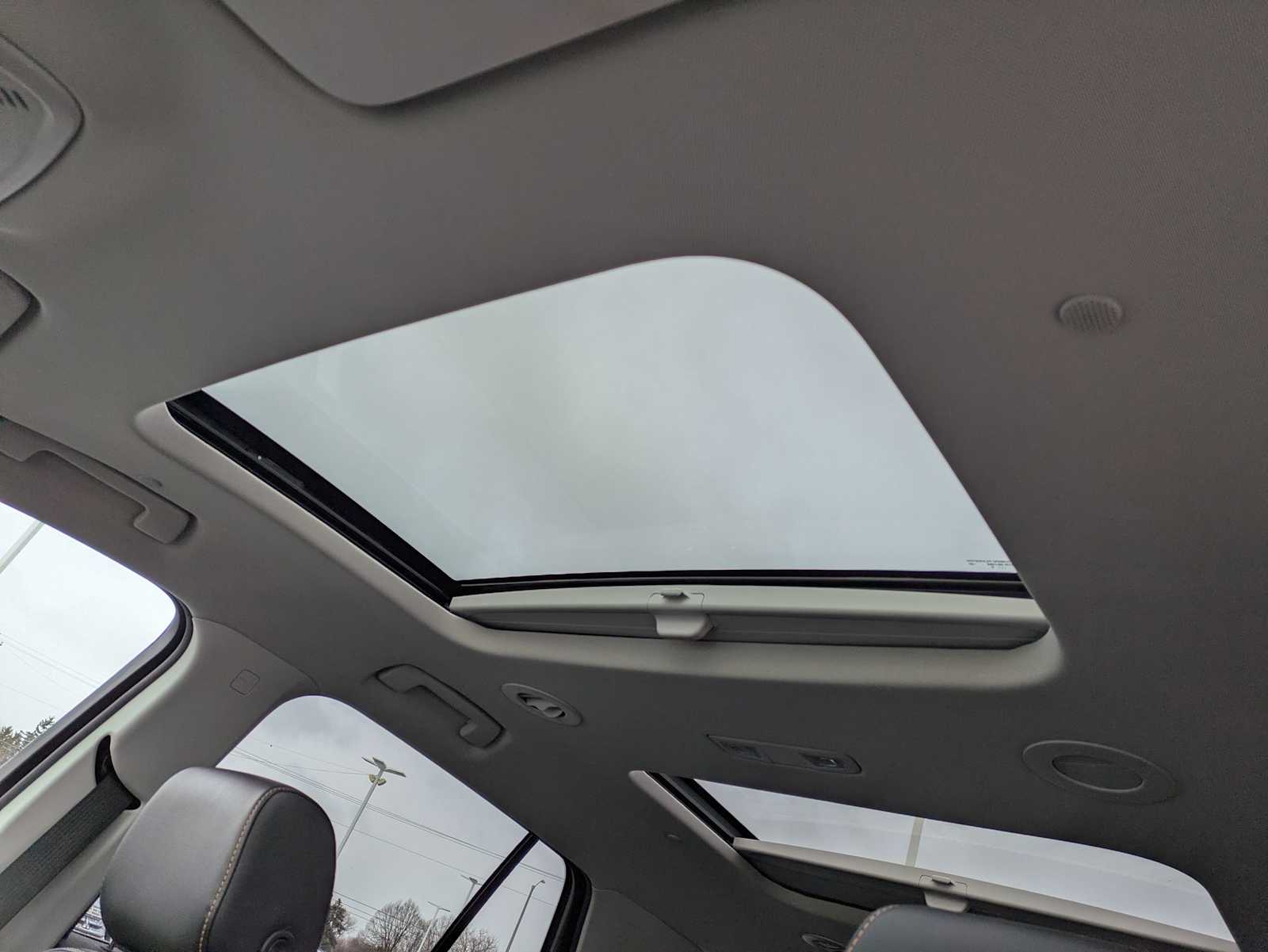 Thumbnail: 2019 Chevrolet Traverse - 18