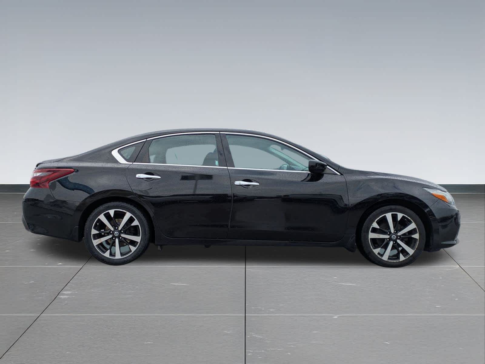 Thumbnail: 2018 Nissan Altima - 7