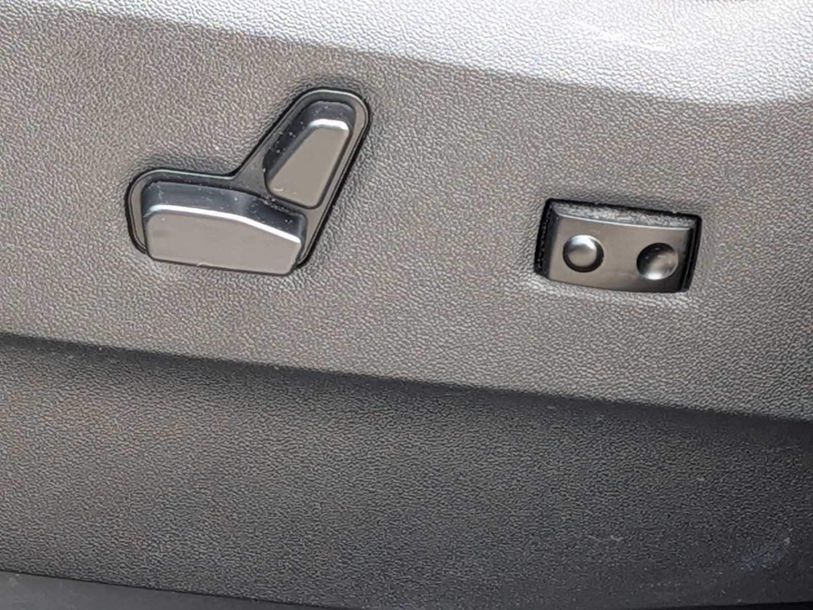 Thumbnail: 2016 Dodge Grand Caravan - 16