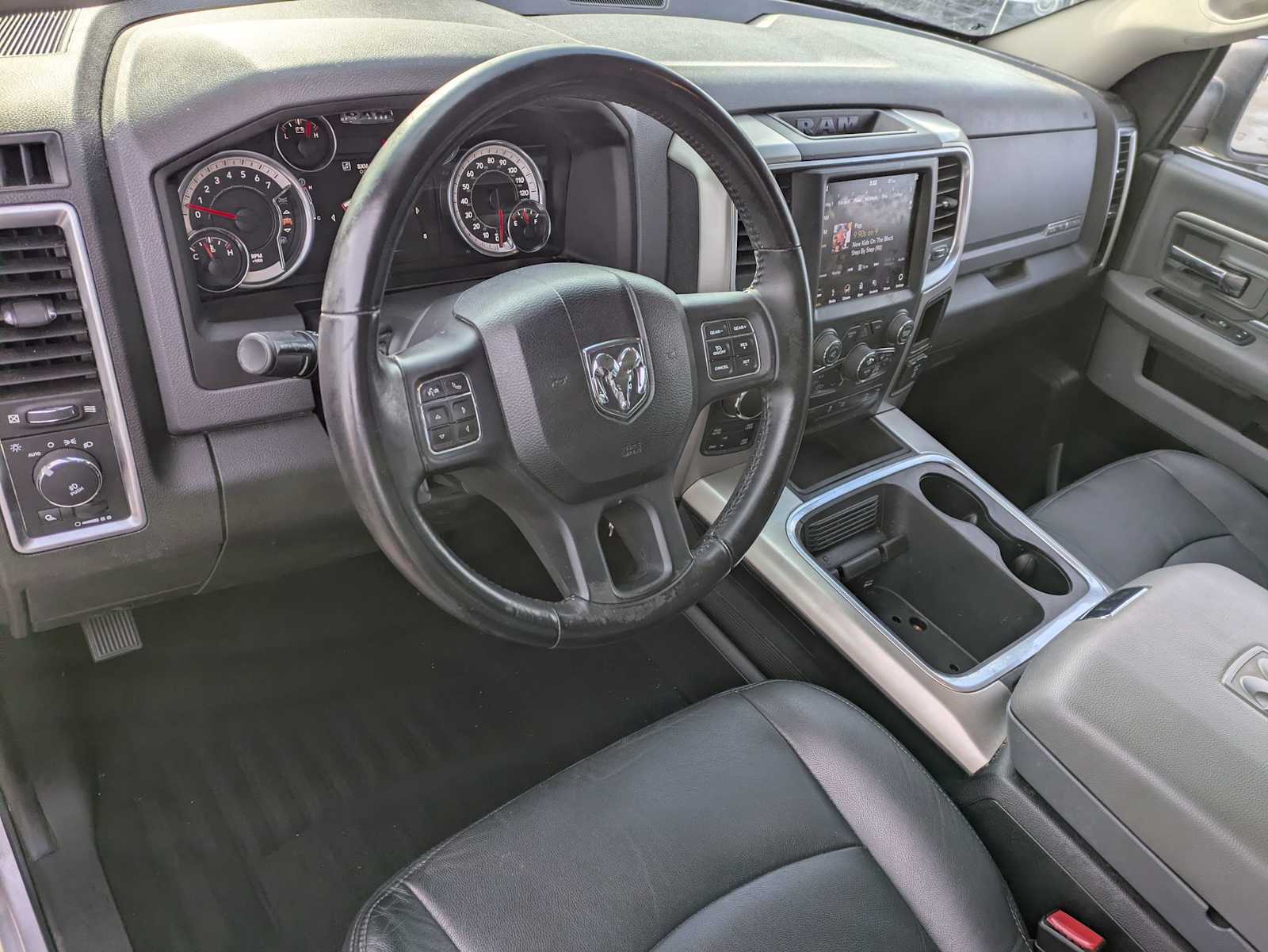 Thumbnail: 2019 RAM 1500 Classic - 2