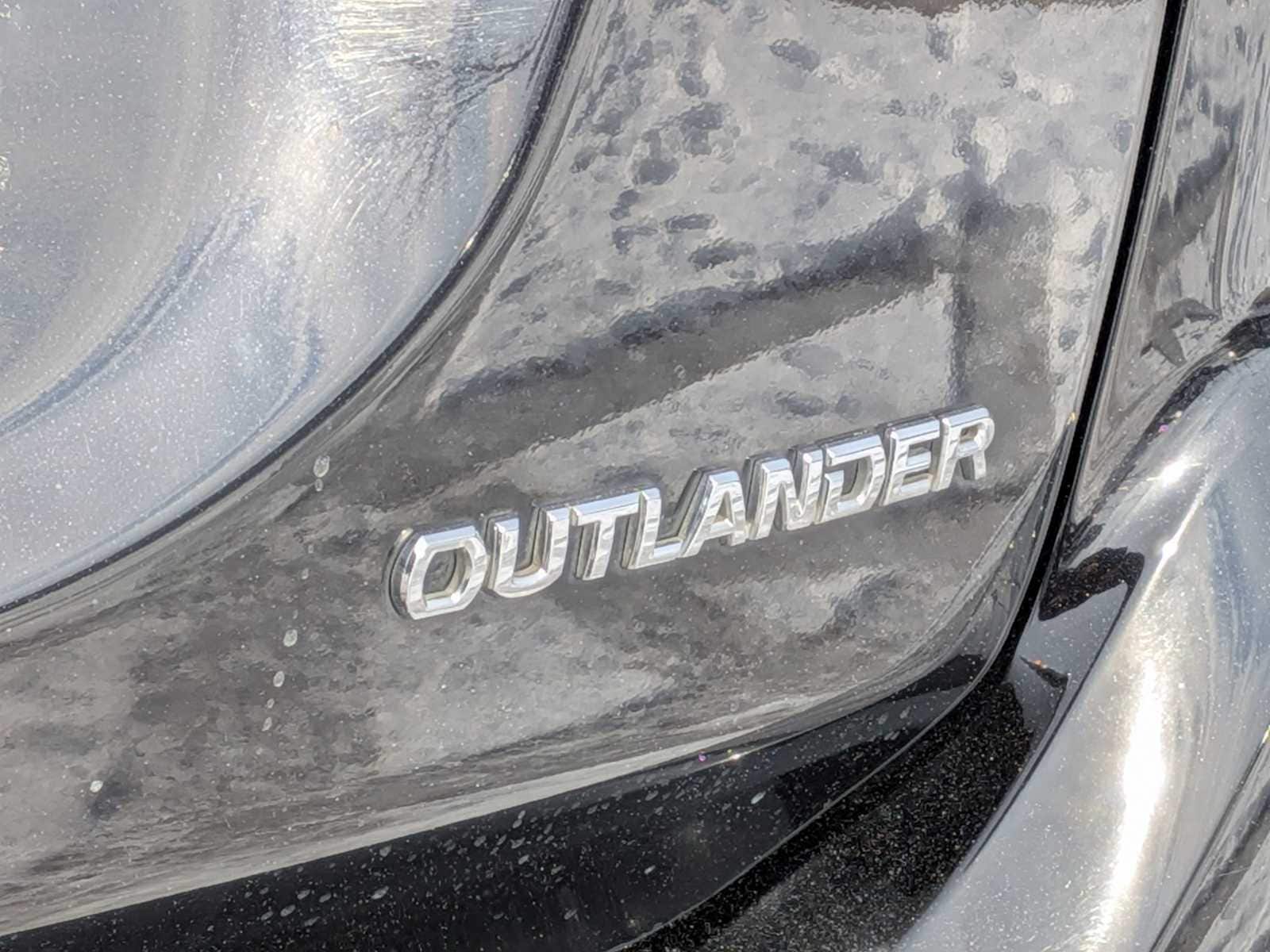 Thumbnail: 2017 Mitsubishi Outlander - 12