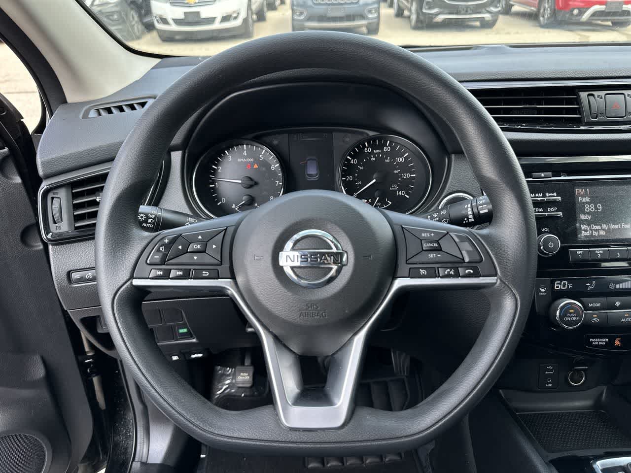 2017 Nissan Rogue Sport SV 27