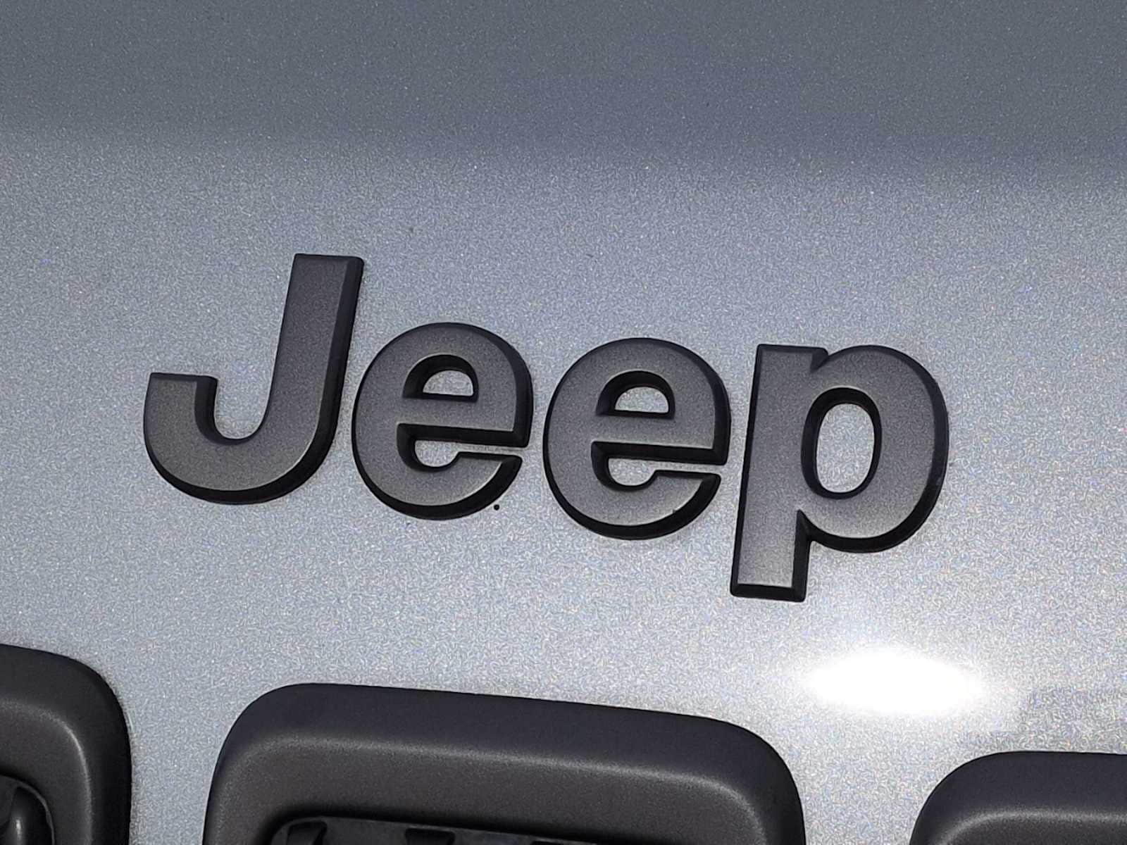 Thumbnail: 2021 Jeep Cherokee - 13