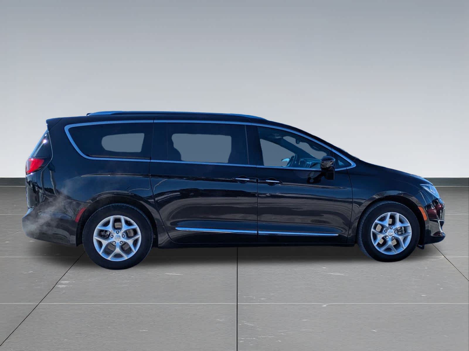 Thumbnail: 2020 Chrysler Pacifica - 7