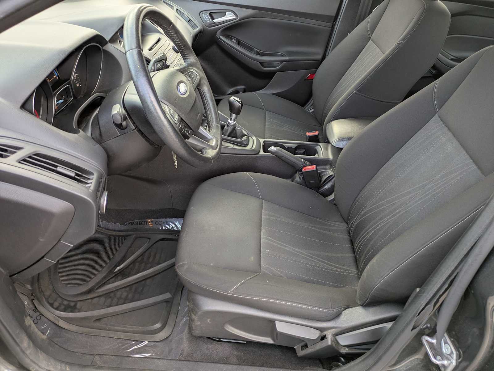 Thumbnail: 2015 Ford Focus - 15