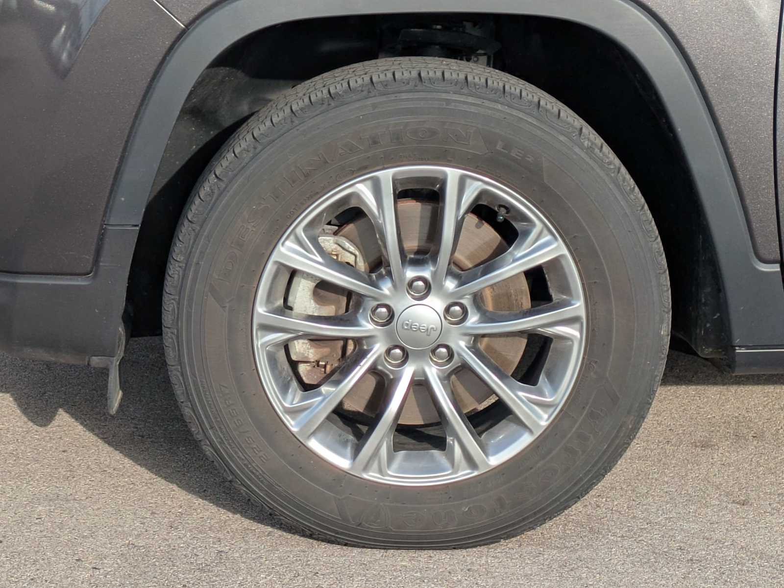 Thumbnail: 2021 Jeep Cherokee - 13