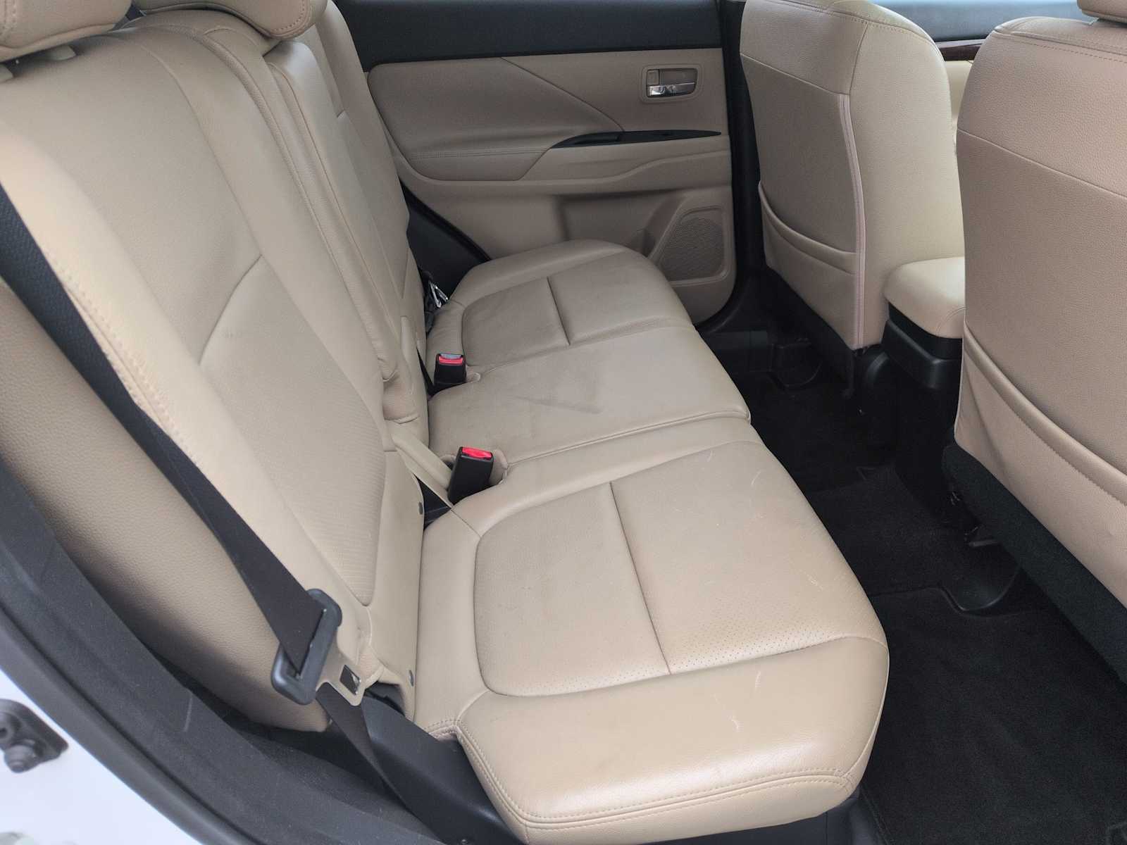 Thumbnail: 2014 Mitsubishi Outlander - 20