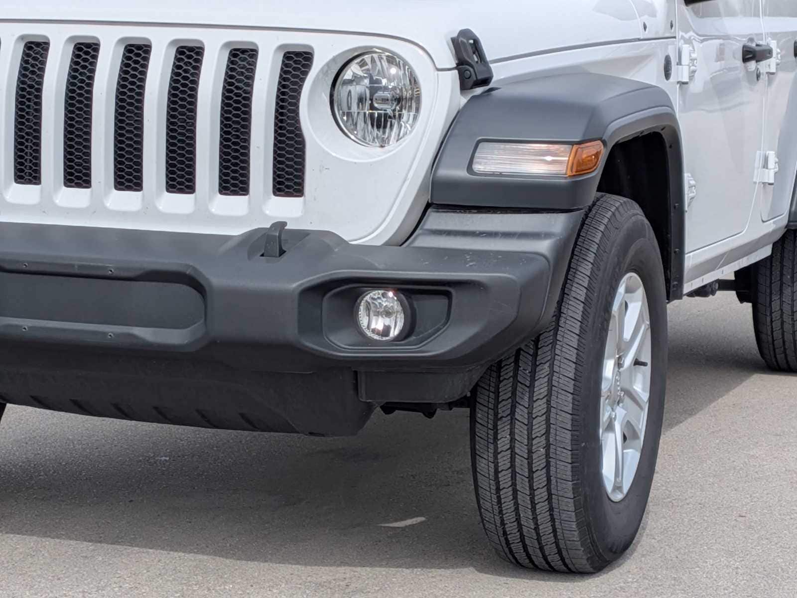 Thumbnail: 2022 Jeep Wrangler - 10