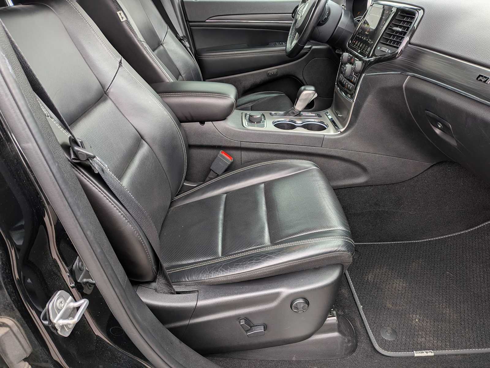 Thumbnail: 2021 Jeep Grand Cherokee - 21