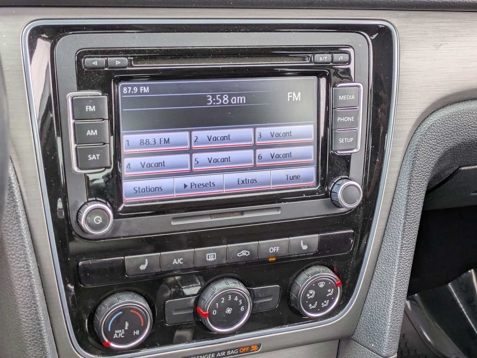Thumbnail: 2014 Volkswagen Passat - 26