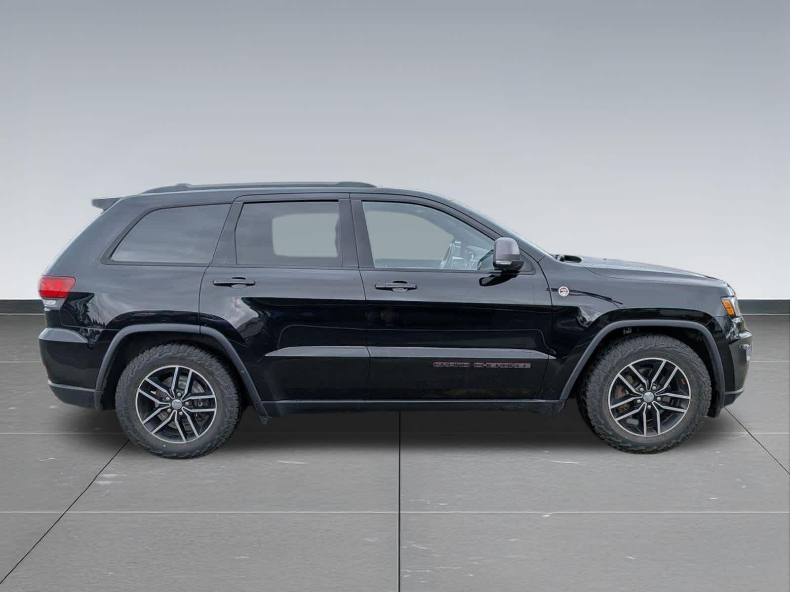 Thumbnail: 2018 Jeep Grand Cherokee - 6