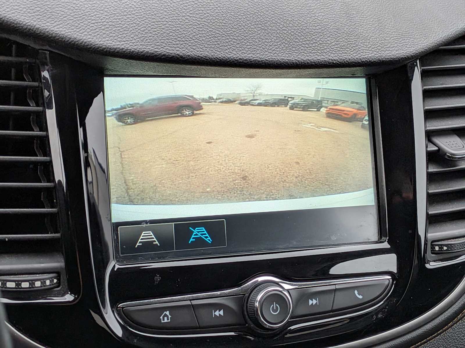 Thumbnail: 2017 Chevrolet Trax - 27