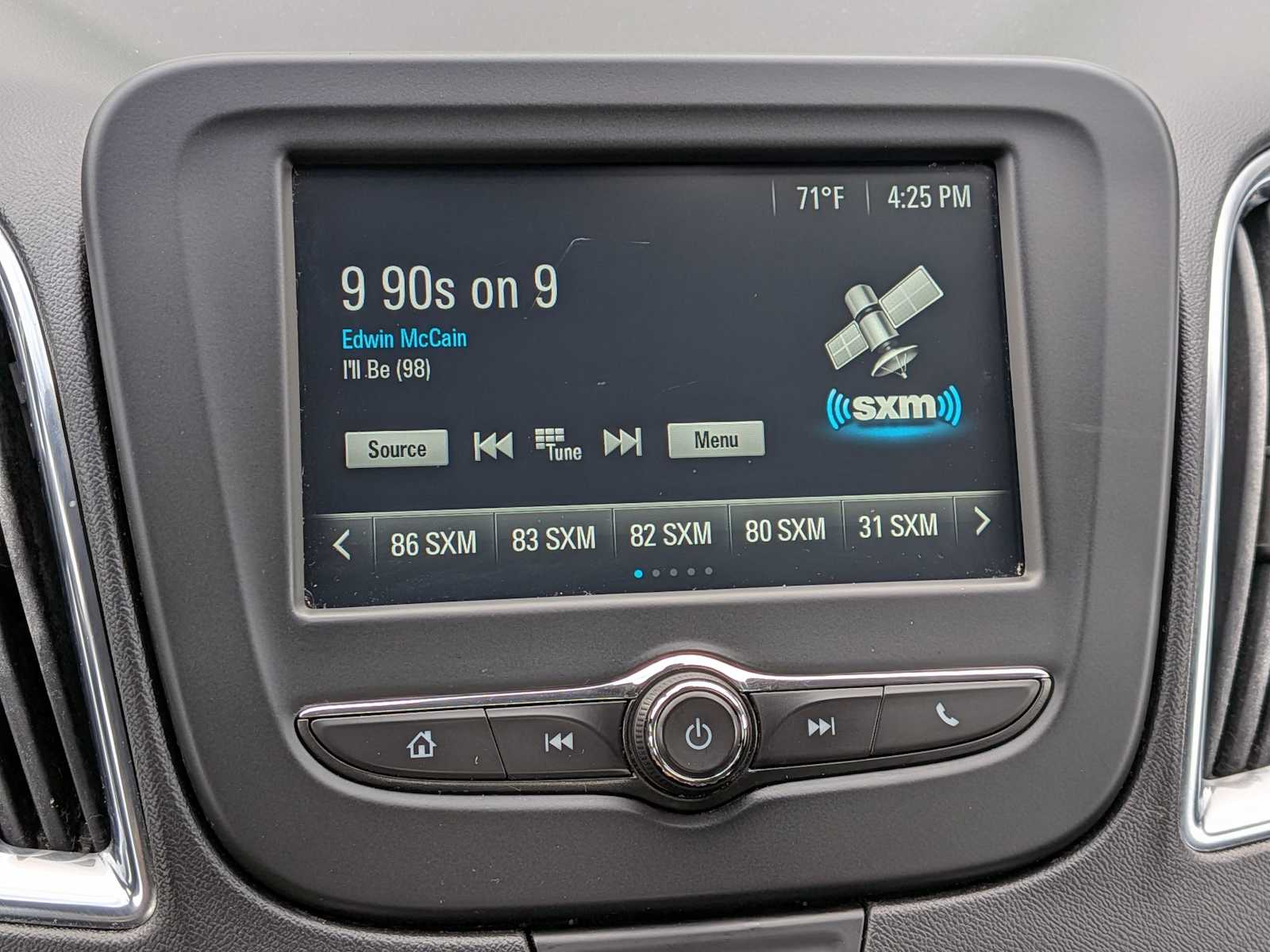 Thumbnail: 2018 Chevrolet Malibu - 27