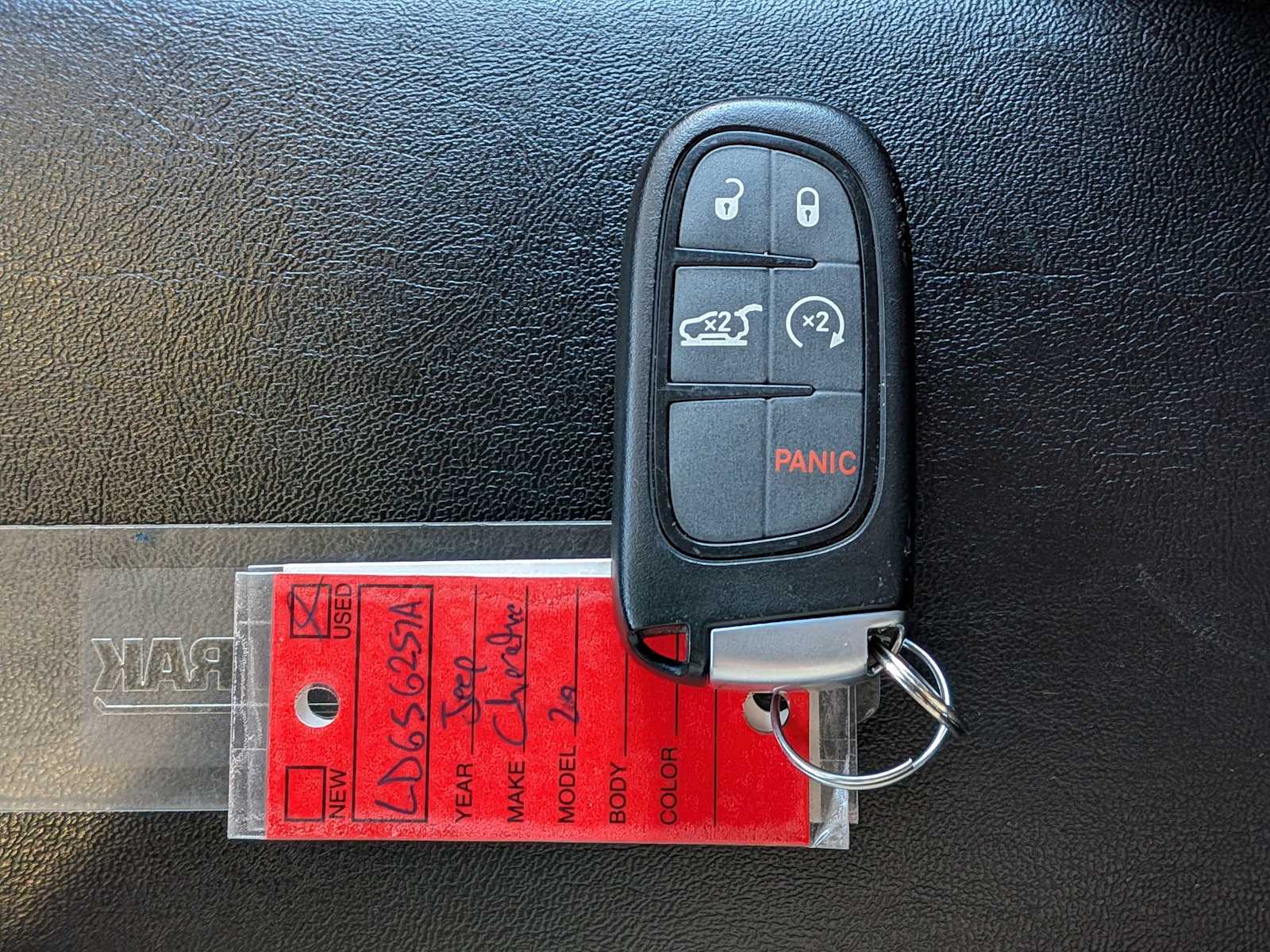 Thumbnail: 2020 Jeep Cherokee - 33