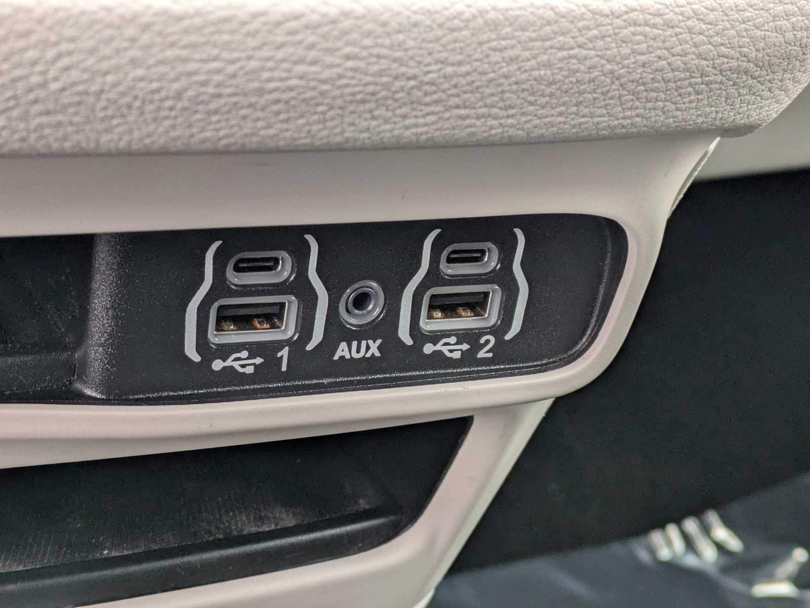 Thumbnail: 2021 Chrysler Pacifica - 28