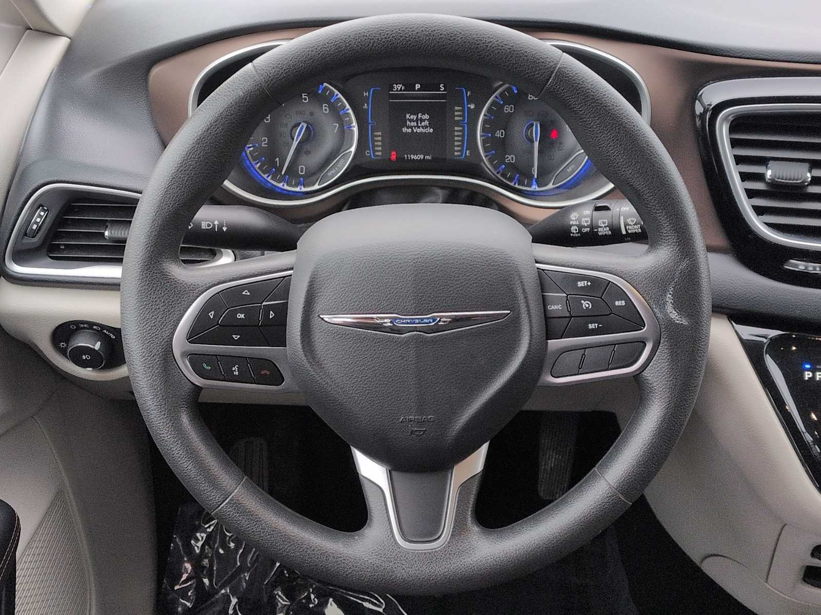 Thumbnail: 2018 Chrysler Pacifica - 18