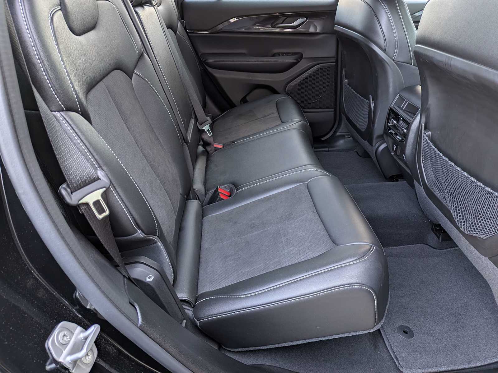 Thumbnail: 2023 Jeep Grand Cherokee - 18