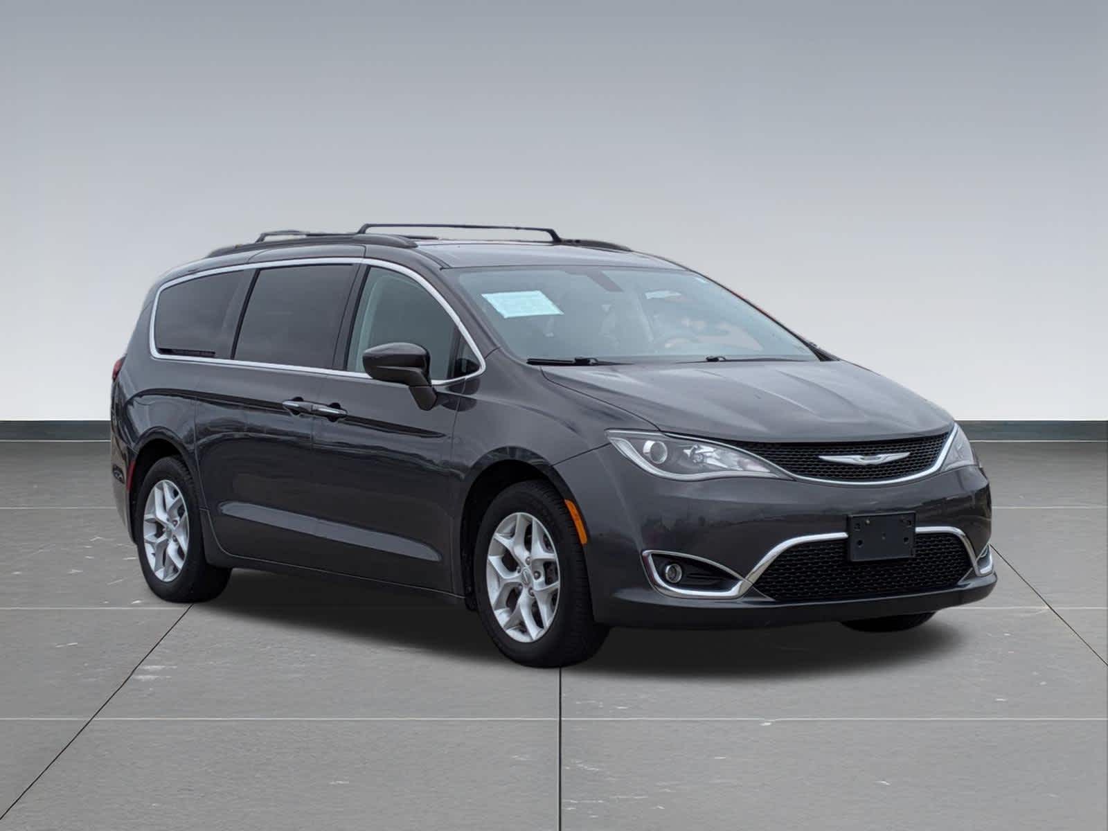 Thumbnail: 2018 Chrysler Pacifica - 8