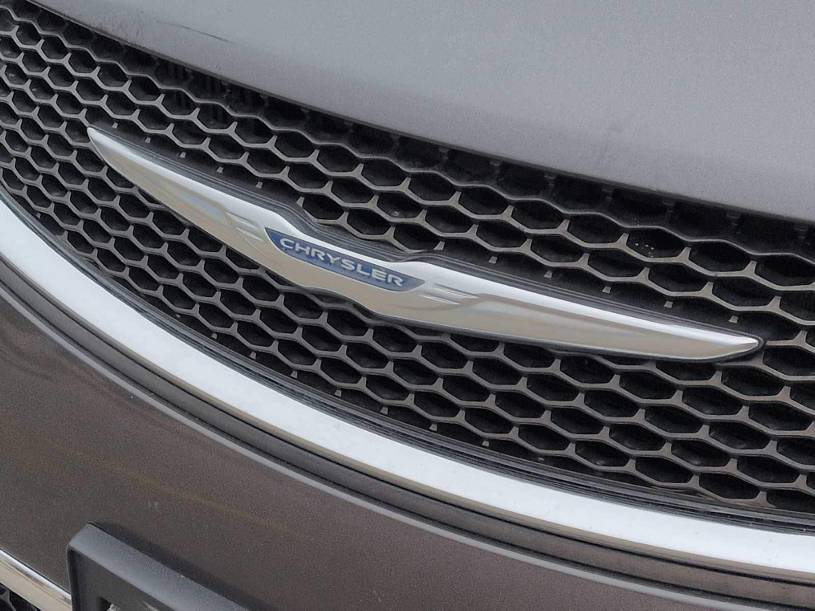 Thumbnail: 2018 Chrysler Pacifica - 11