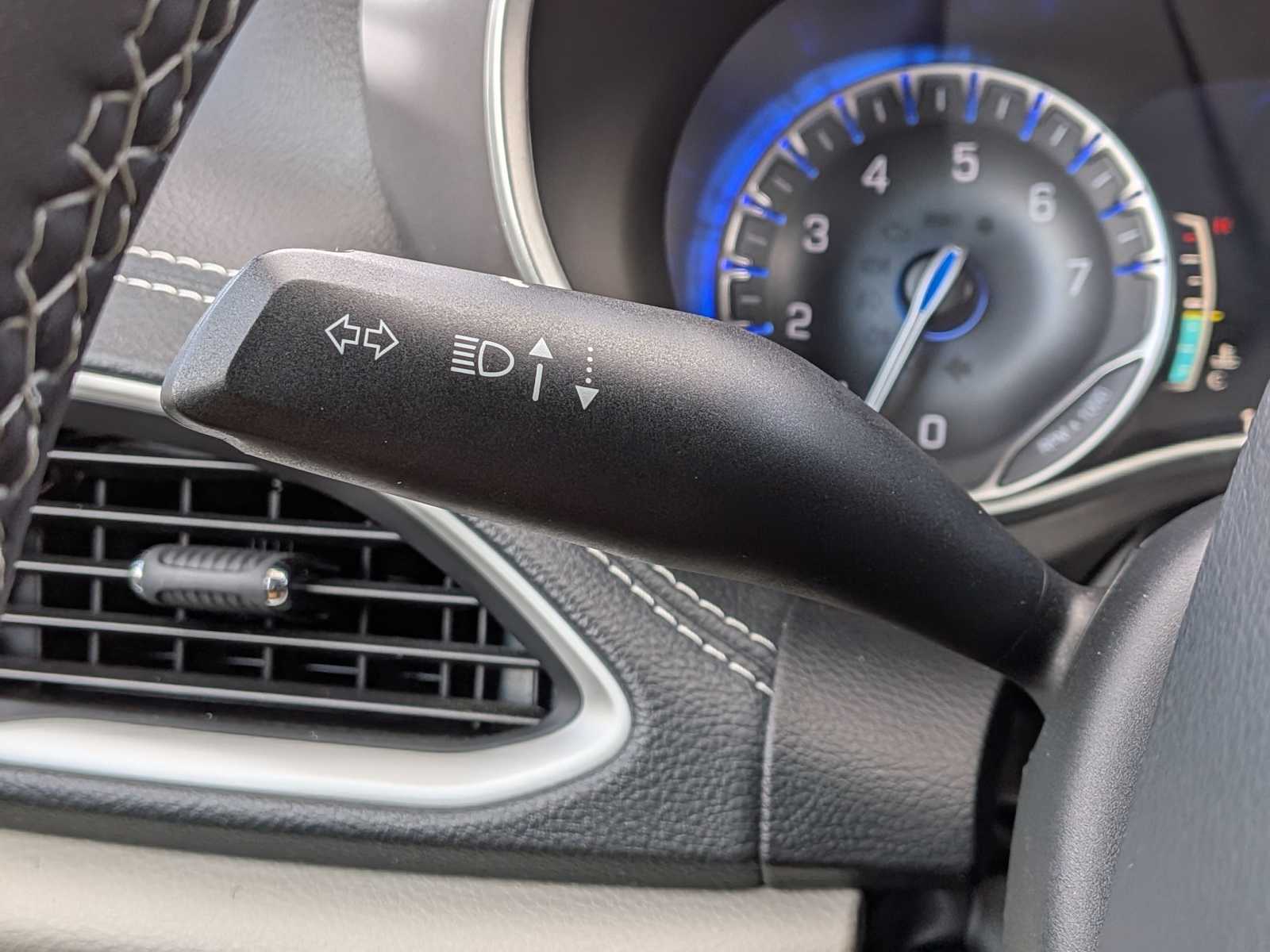 Thumbnail: 2023 Chrysler Pacifica - 26