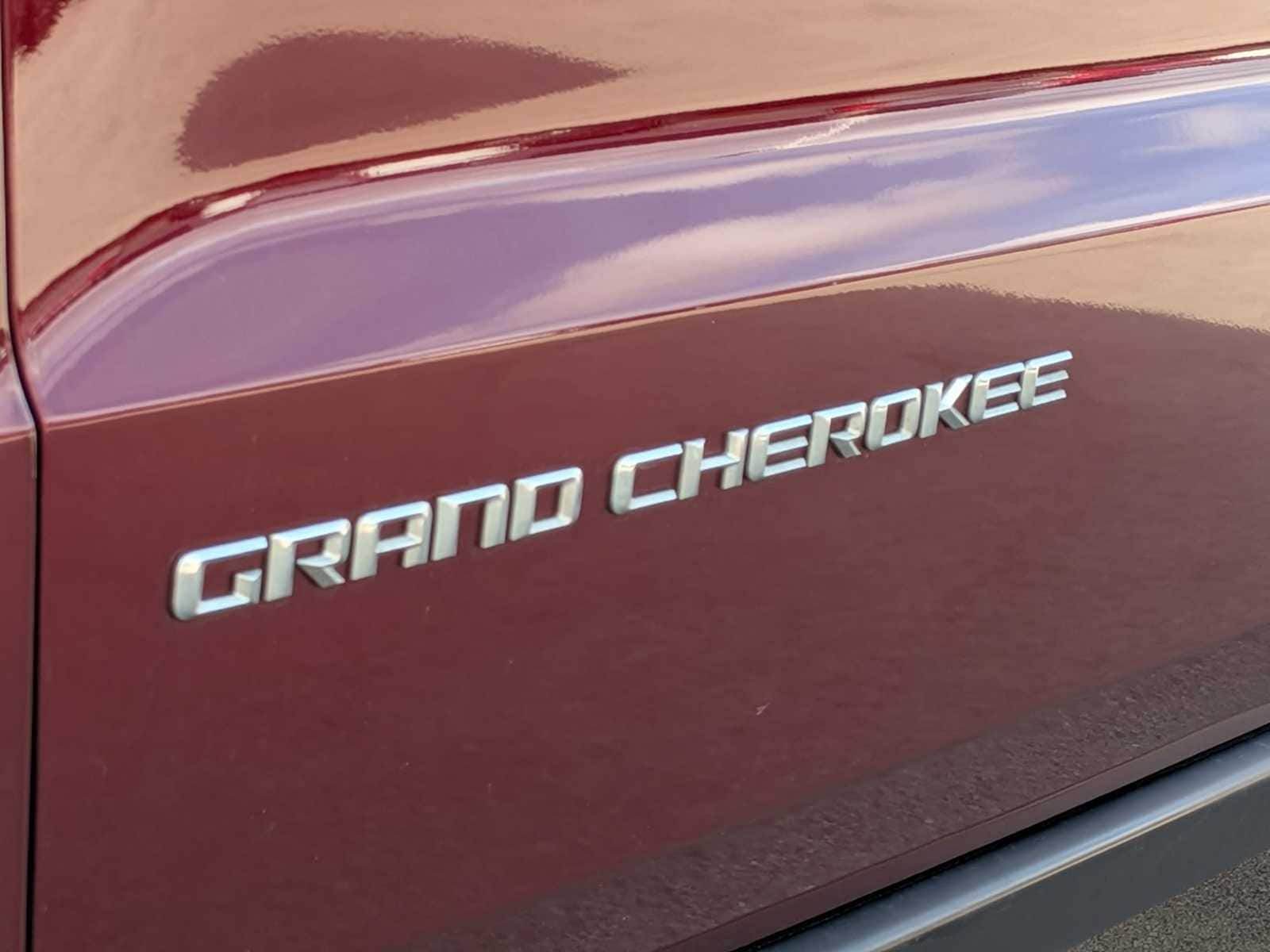 Thumbnail: 2016 Jeep Grand Cherokee - 11