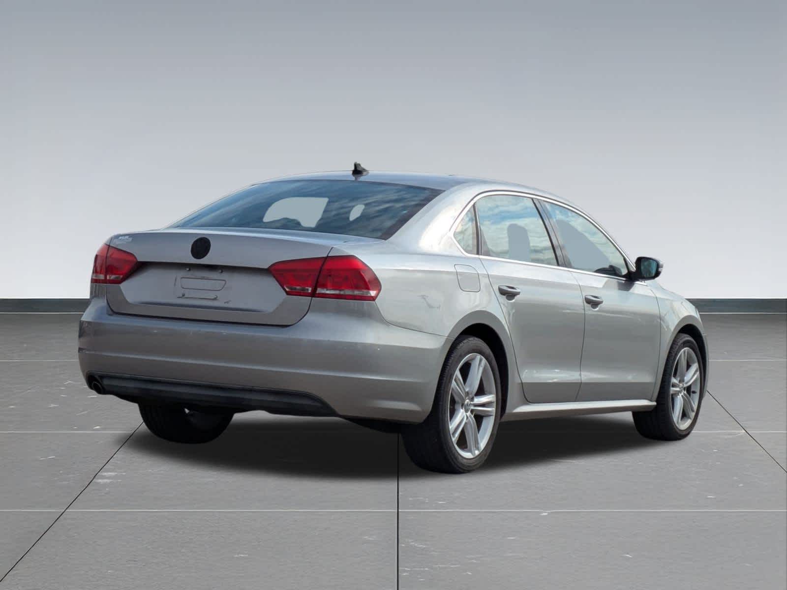 Thumbnail: 2014 Volkswagen Passat - 6