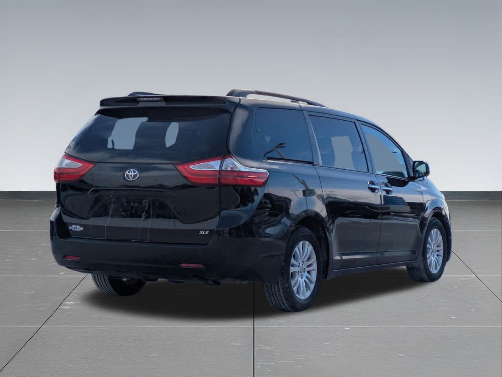 Thumbnail: 2015 Toyota Sienna - 6