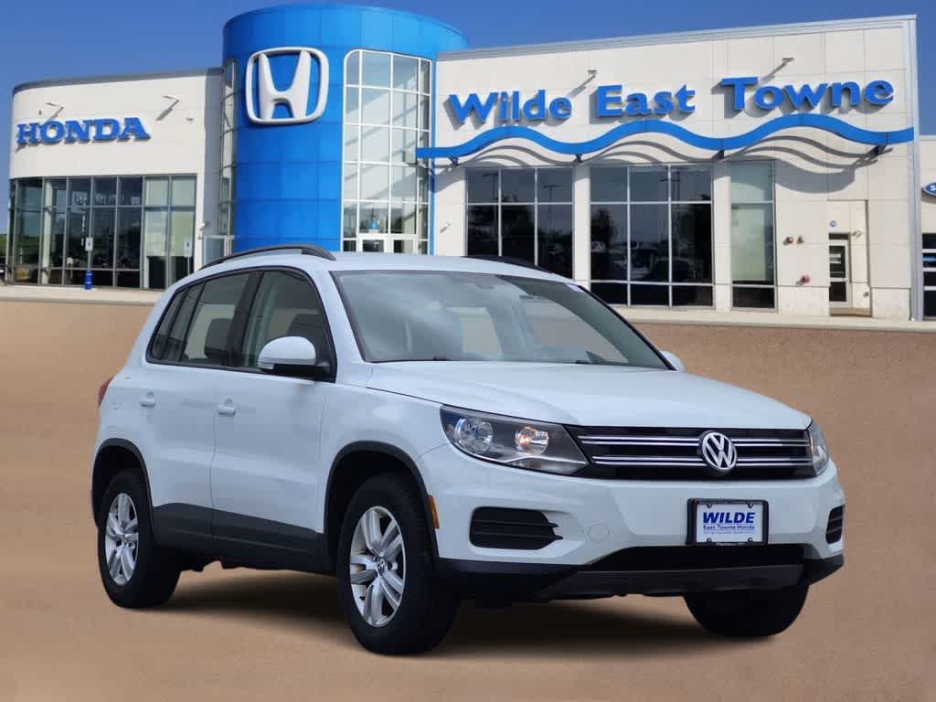Thumbnail: 2017 Volkswagen Tiguan - 2