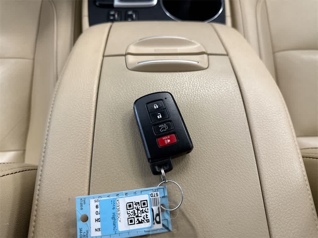 Thumbnail: 2019 Toyota Highlander - 38