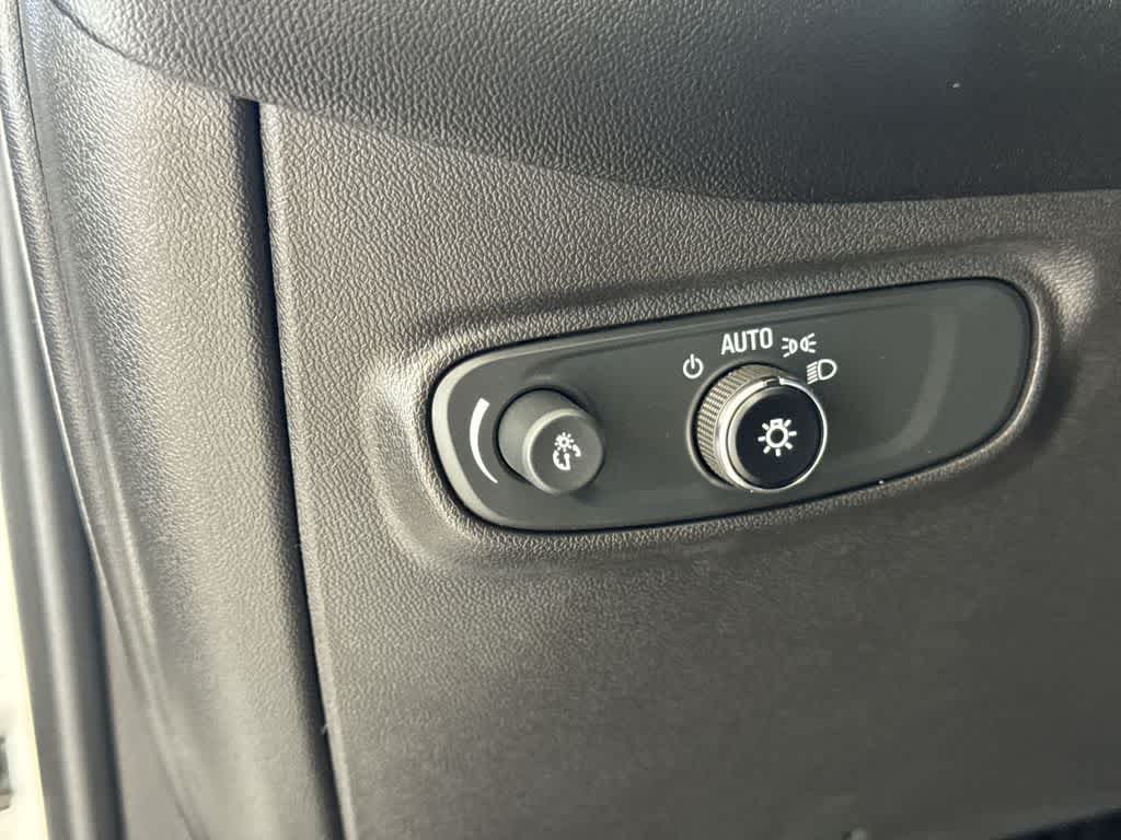 Thumbnail: 2019 Chevrolet Equinox - 38