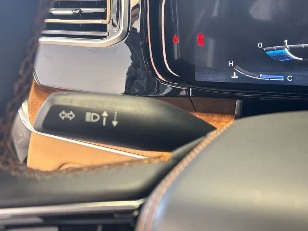 Thumbnail: 2023 Jeep Grand Wagoneer L - 32