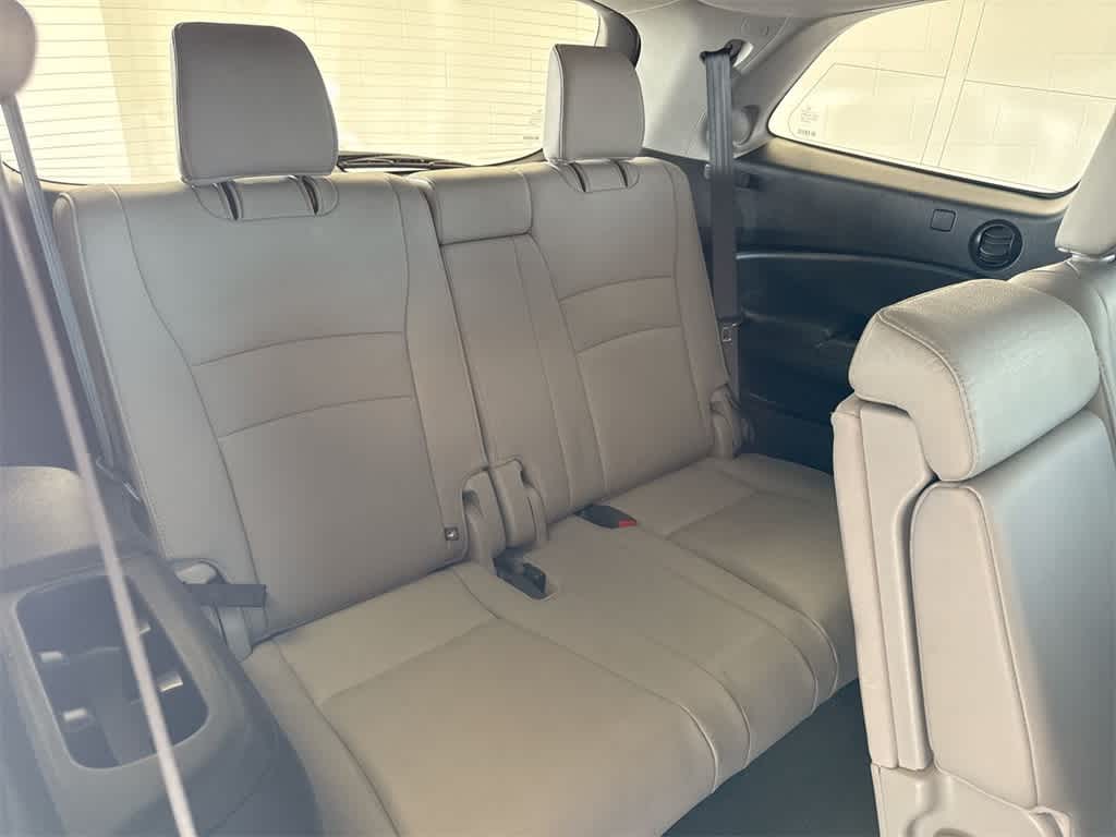 Thumbnail: 2017 Honda Pilot - 23