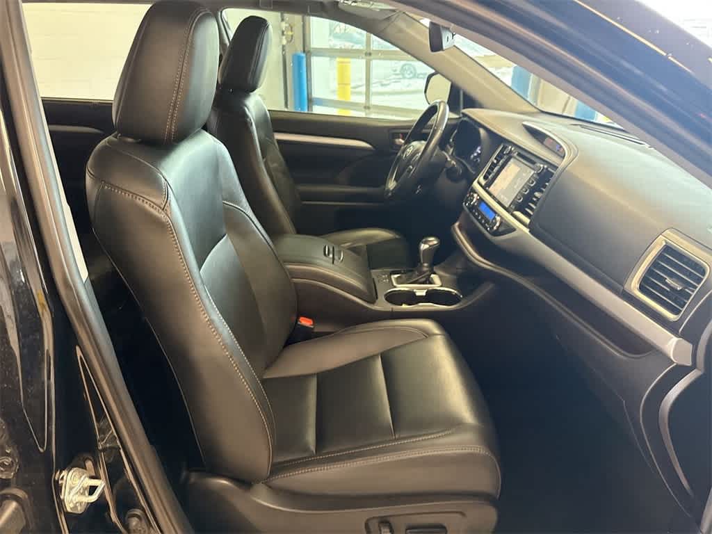 Thumbnail: 2019 Toyota Highlander - 24