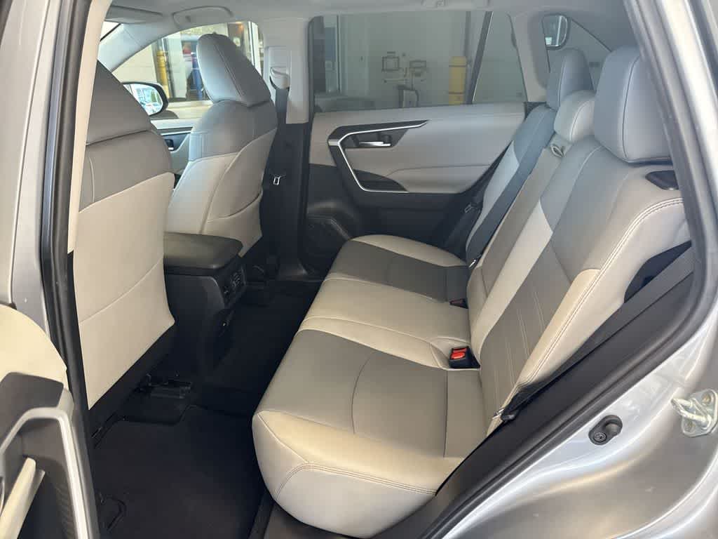 Thumbnail: 2021 Toyota RAV4 - 23