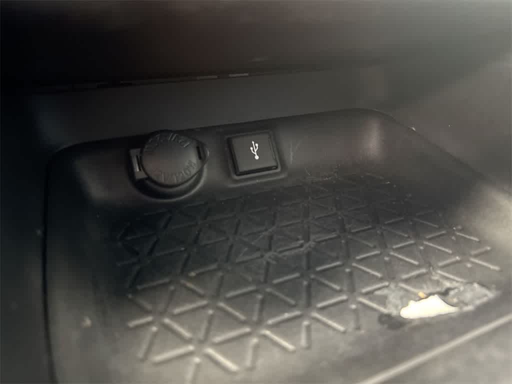 Thumbnail: 2022 Toyota RAV4 - 29