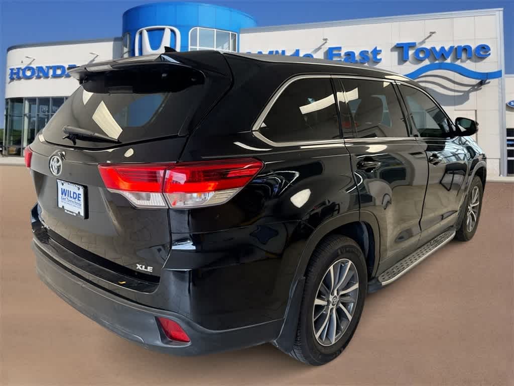 Thumbnail: 2019 Toyota Highlander - 8