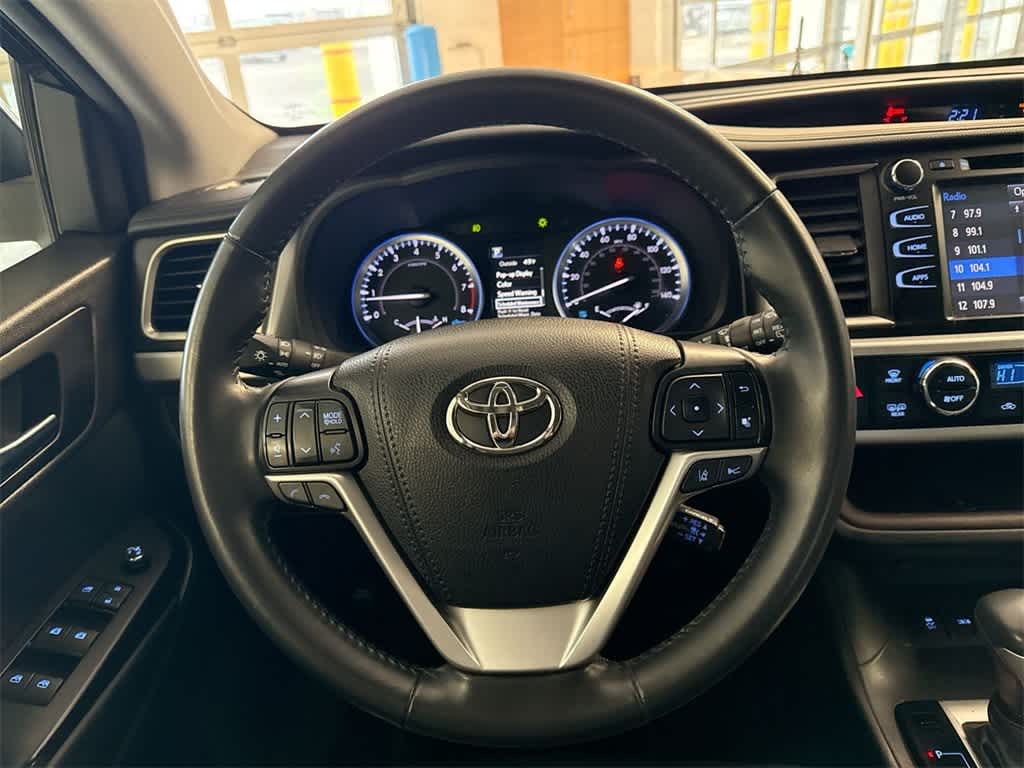 Thumbnail: 2019 Toyota Highlander - 24