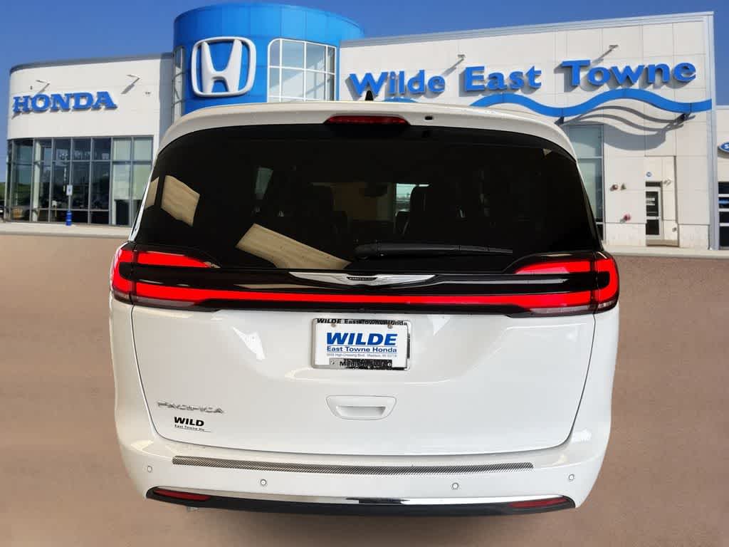 Thumbnail: 2025 Chrysler Pacifica - 7
