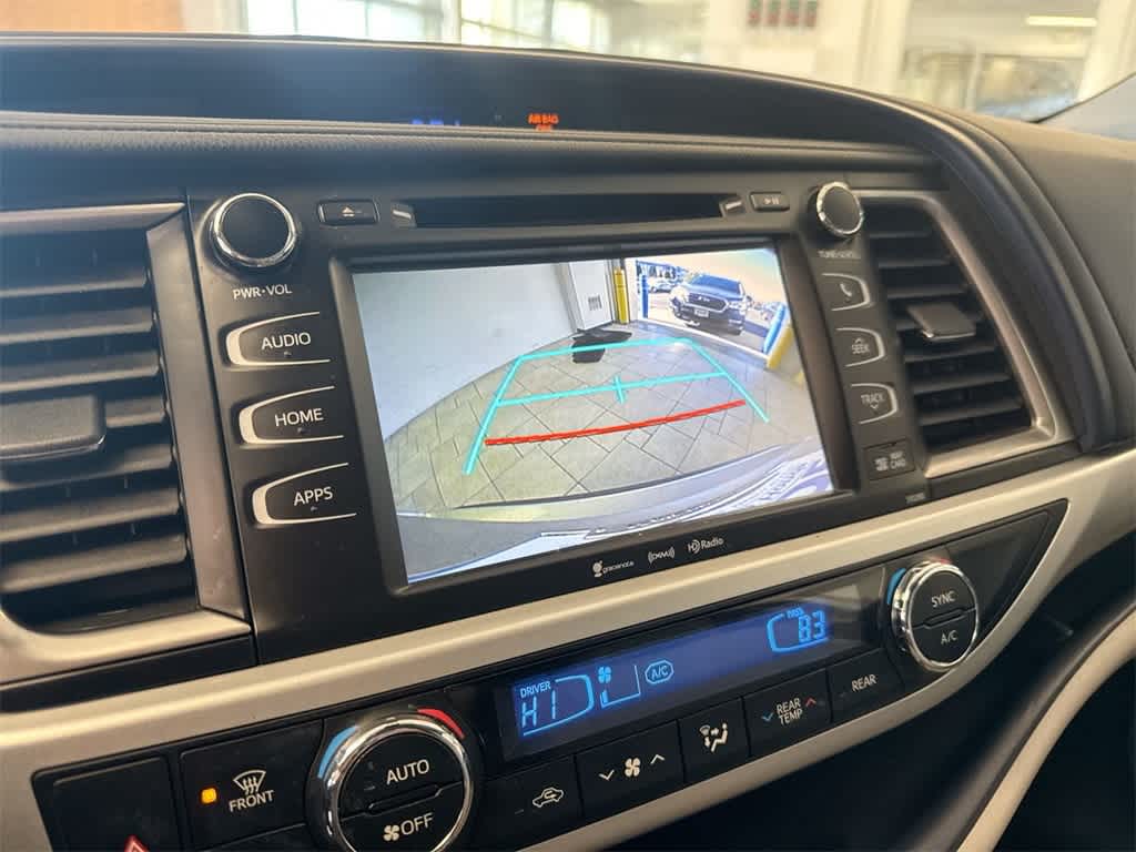 Thumbnail: 2019 Toyota Highlander - 32