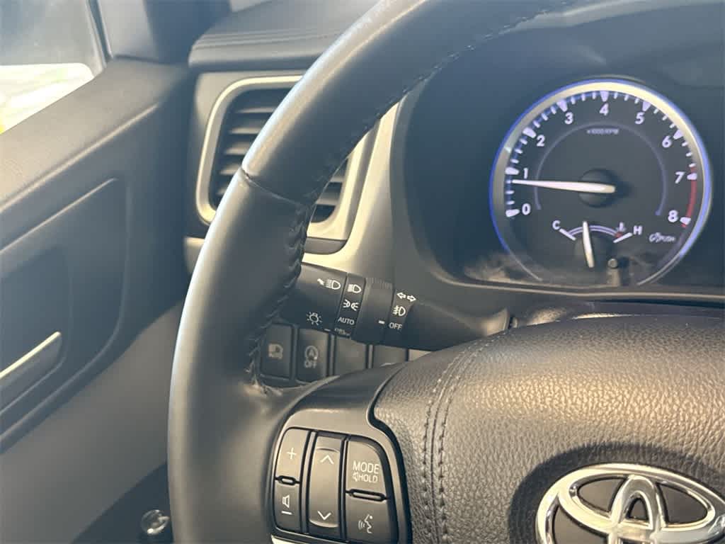 Thumbnail: 2019 Toyota Highlander - 29
