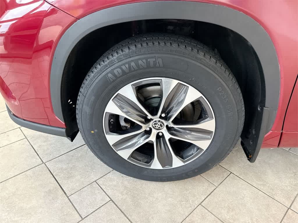 Thumbnail: 2022 Toyota Highlander - 14