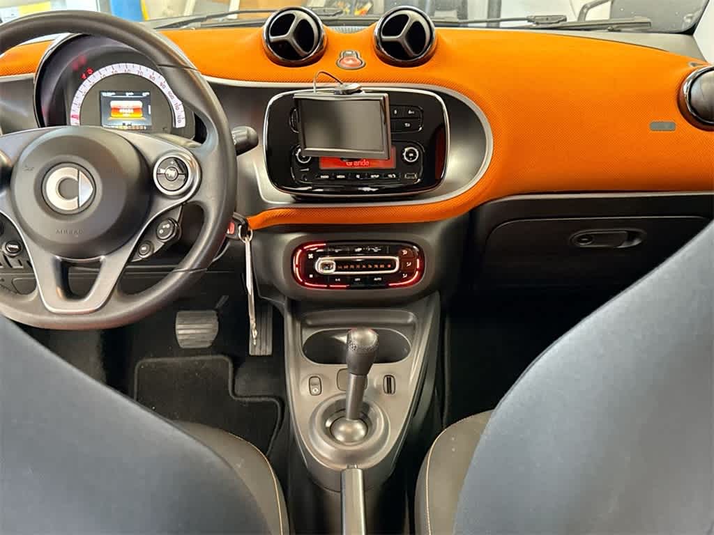 Thumbnail: 2016 smart fortwo - 24
