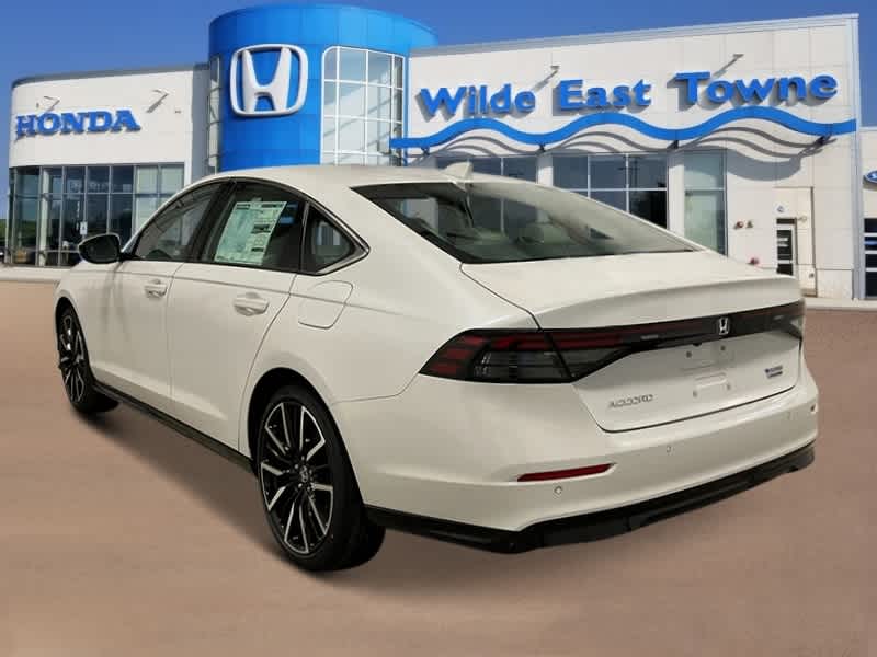 2025 Honda Accord Hybrid Touring photo 2