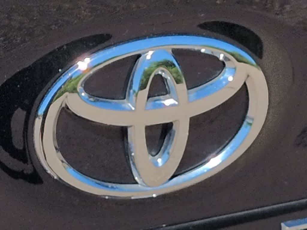 2021 Toyota Camry LE - Photo 12
