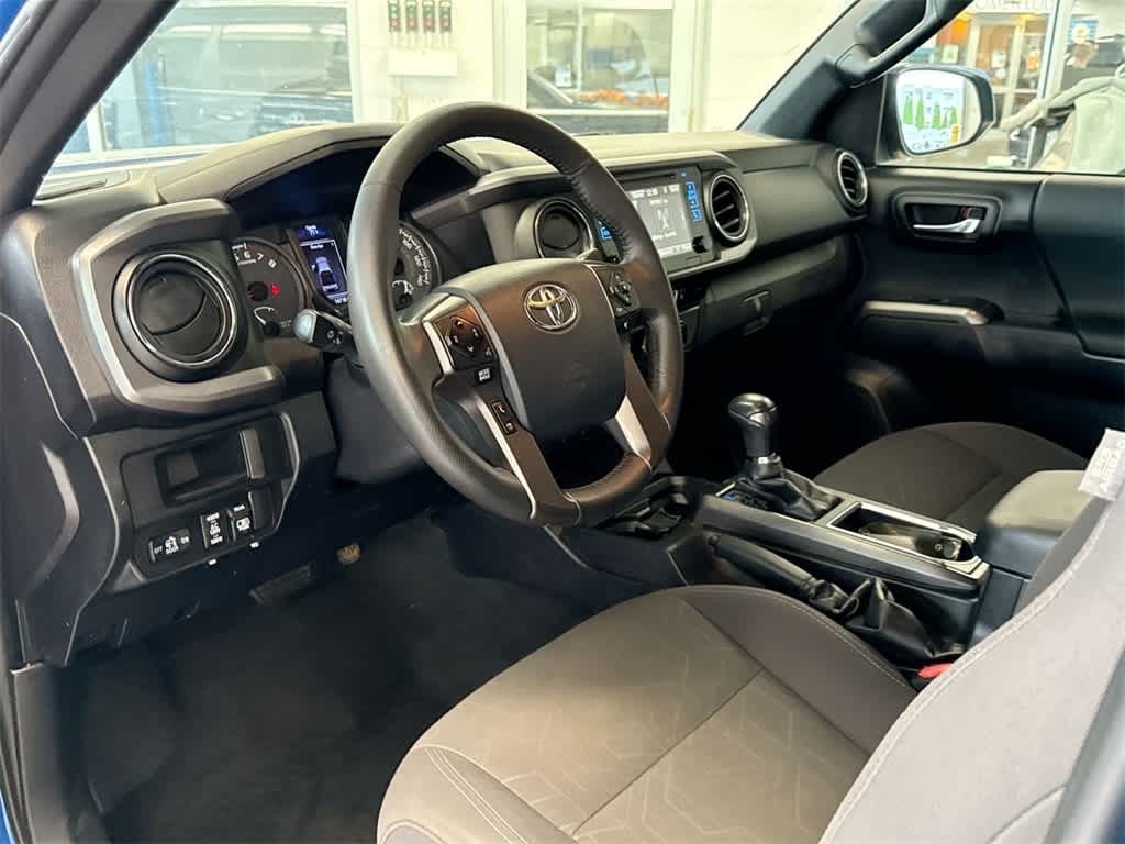 Thumbnail: 2017 Toyota Tacoma - 10