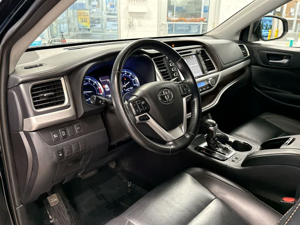 Thumbnail: 2019 Toyota Highlander - 10