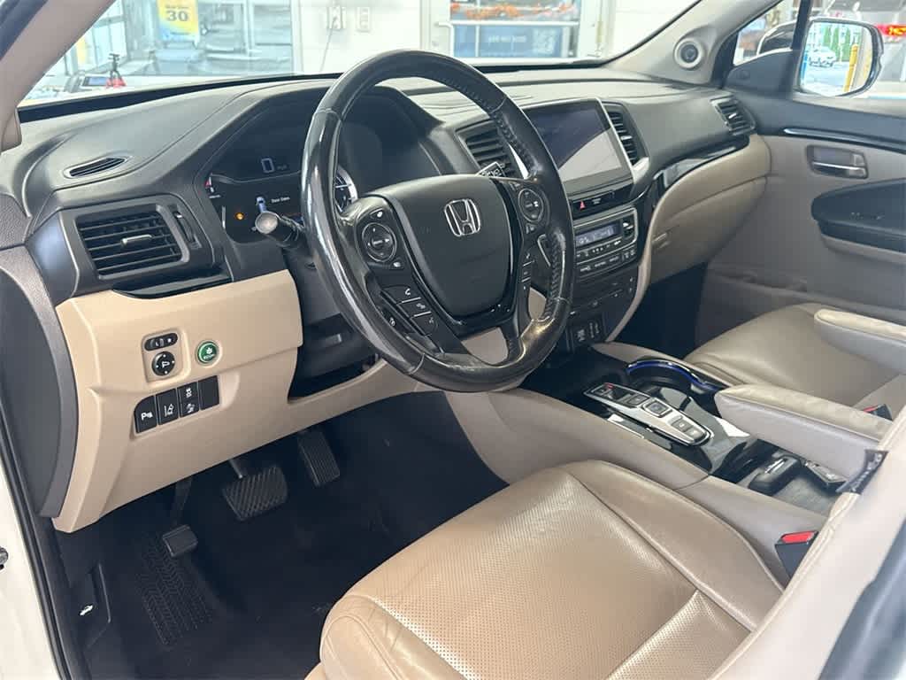 Thumbnail: 2018 Honda Pilot - 10