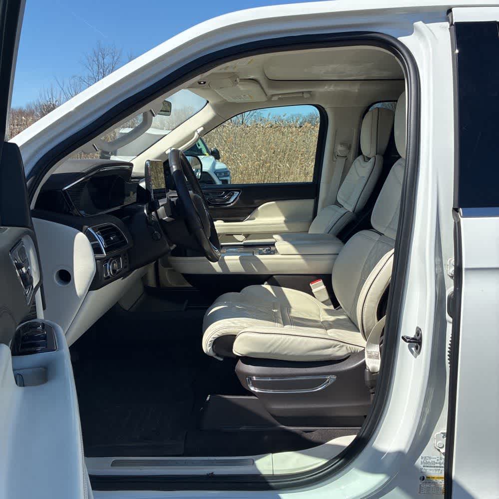 Thumbnail: 2020 Lincoln Navigator - 5