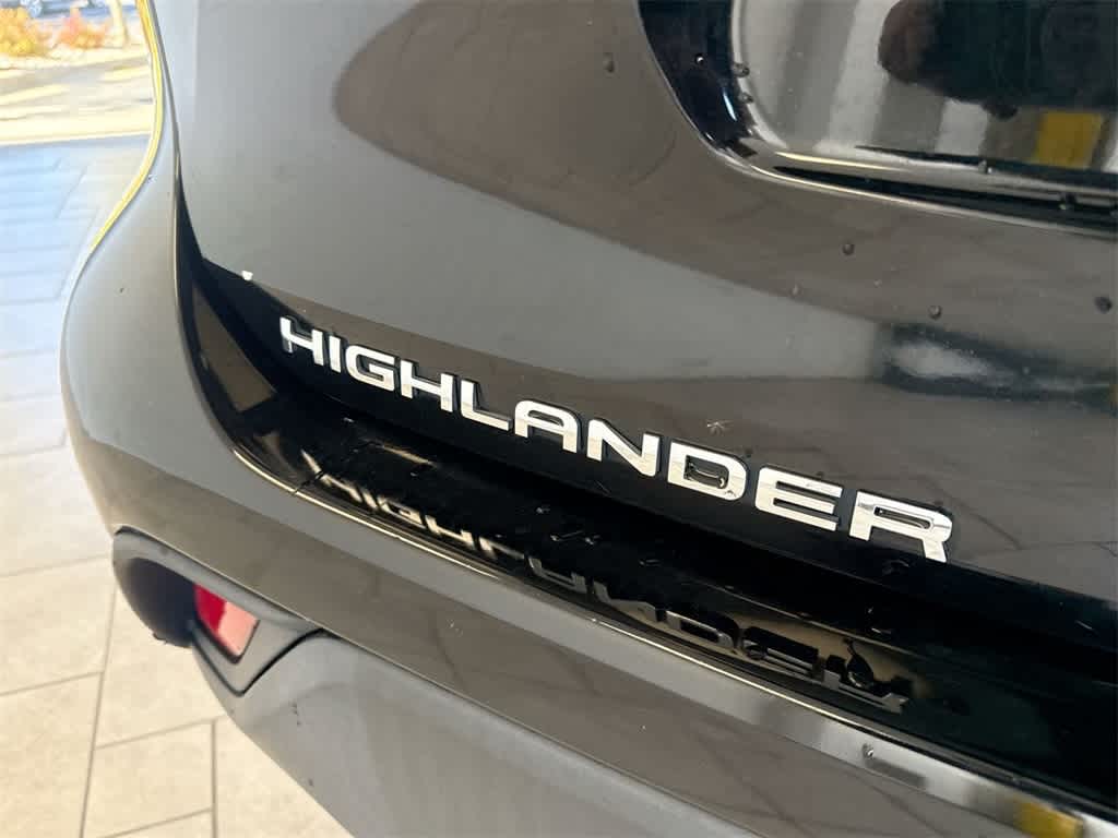 Thumbnail: 2022 Toyota Highlander - 13