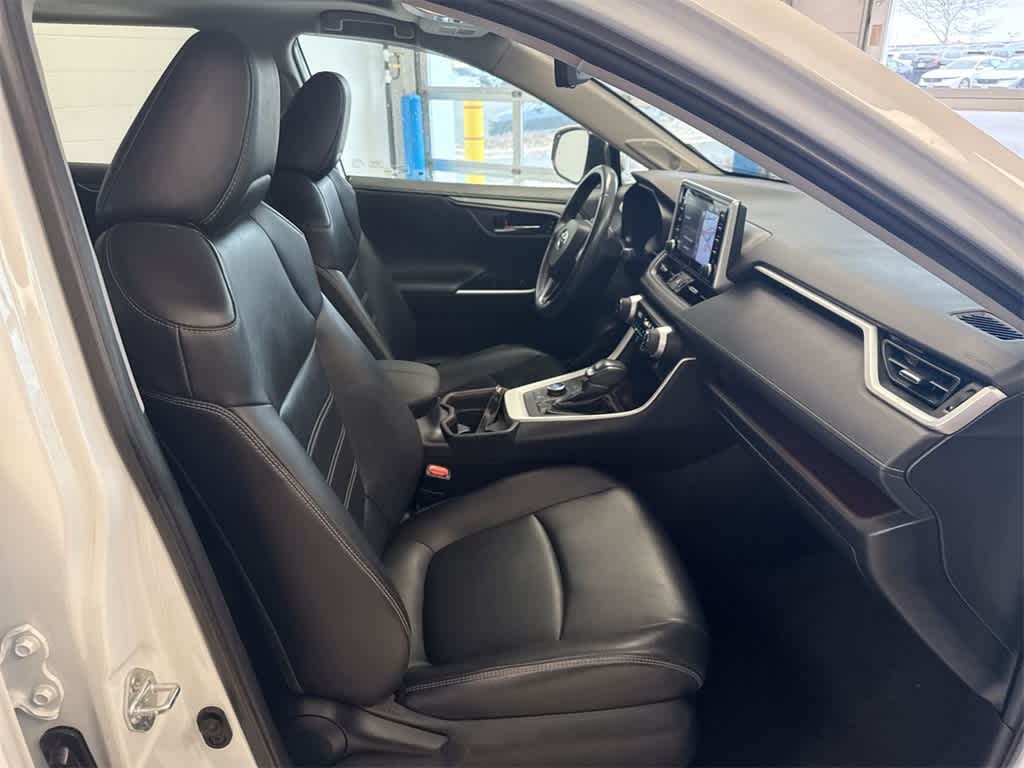 Thumbnail: 2020 Toyota RAV4 - 23